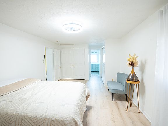 2nd image of 2294 Roosevelt Ave