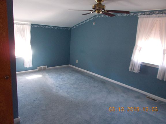 Large 2nd floor Bedroom