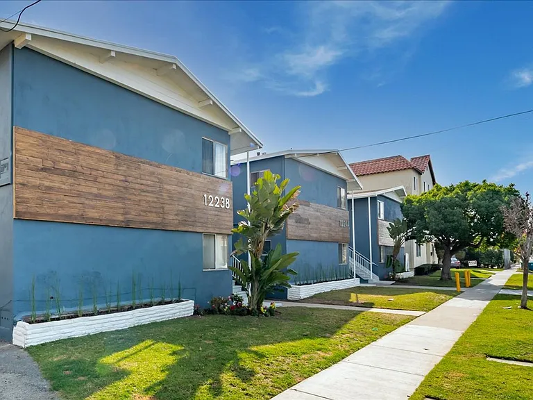 12238 Grevillea Ave #H — Photo 11