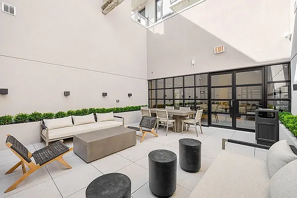 Rented by Watermark Capital Management LLC | media 20