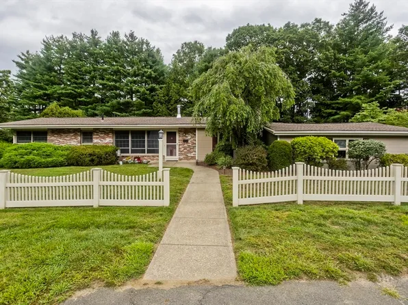 14 Sunset Dr, Turners Falls, MA 01376