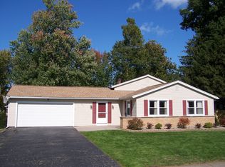 211 Rusty Ln, Rochester, NY 14626