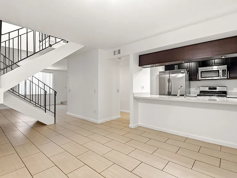 2298 N Indian Canyon Dr #E — Photo 16