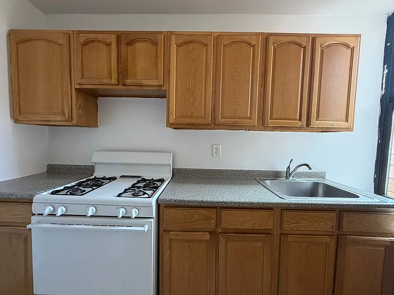 1264 Sheridan Ave #6F — Photo 6