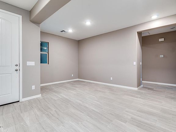 4th image of 17141 W Laurie Ln