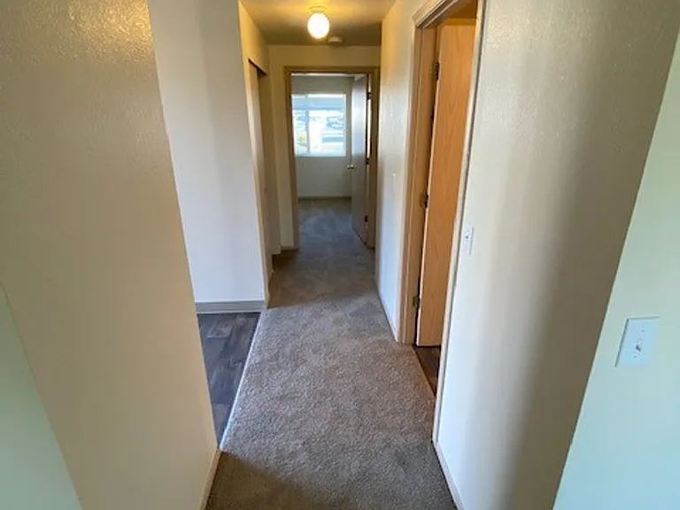 WALLACE PARK APARTMENTS (03) — Photo 7