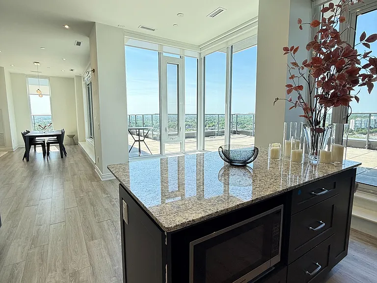 9618 Yonge St #Penthouse 5 — Photo 2