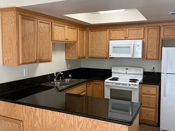 3rd image of 9273 Corinthian Cir