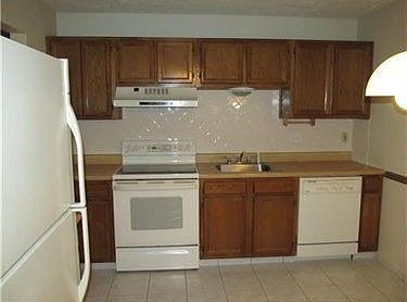 5th image of 321 Whitney Chase Dr
