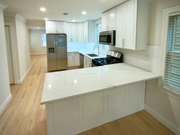 21 New St, Sea Bright, NJ 07760