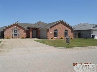 310 Willow Creek Dr, Weatherford, TX 76085