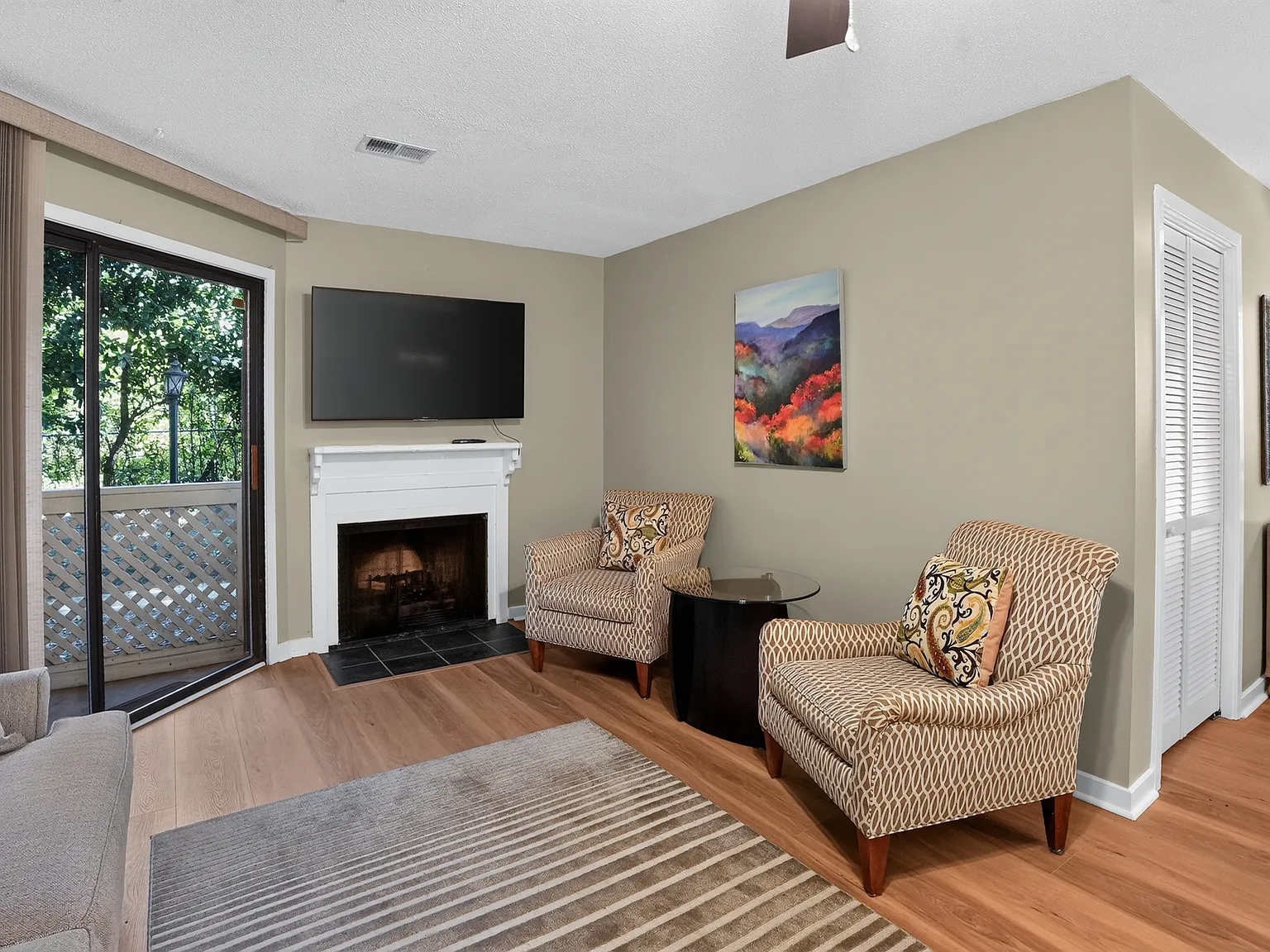 2 bed, 1105 sqft, $3,700 — Photo 3