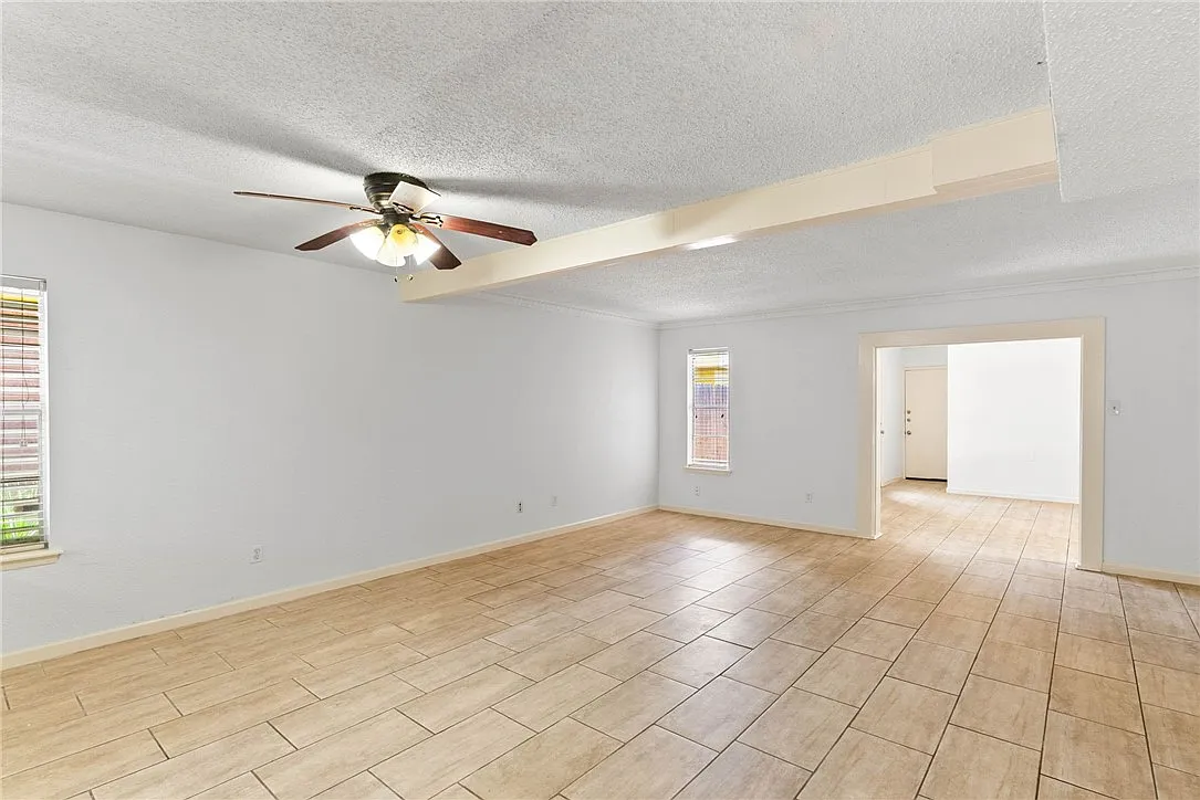 3 bed, 2.5 bath, 1360 sqft, $1,650 — Photo 4