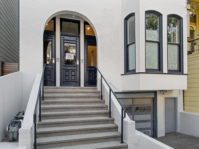 1329 S Van Ness Ave — Photo 40