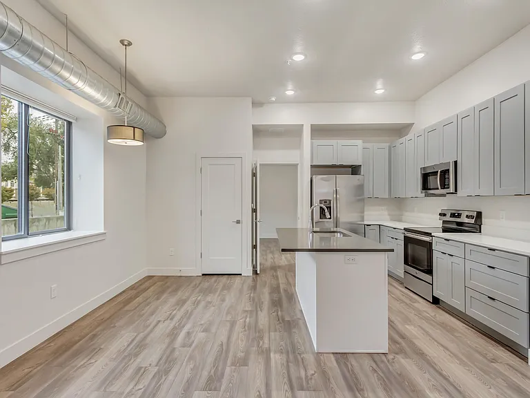 606 W North Temple St #105 — Photo 5
