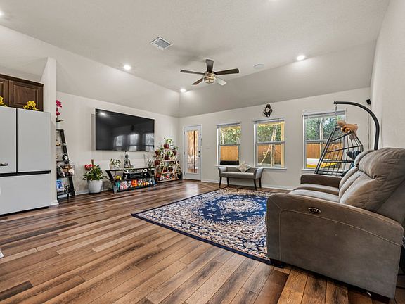 4th image of 1316 Texas Ash Ln