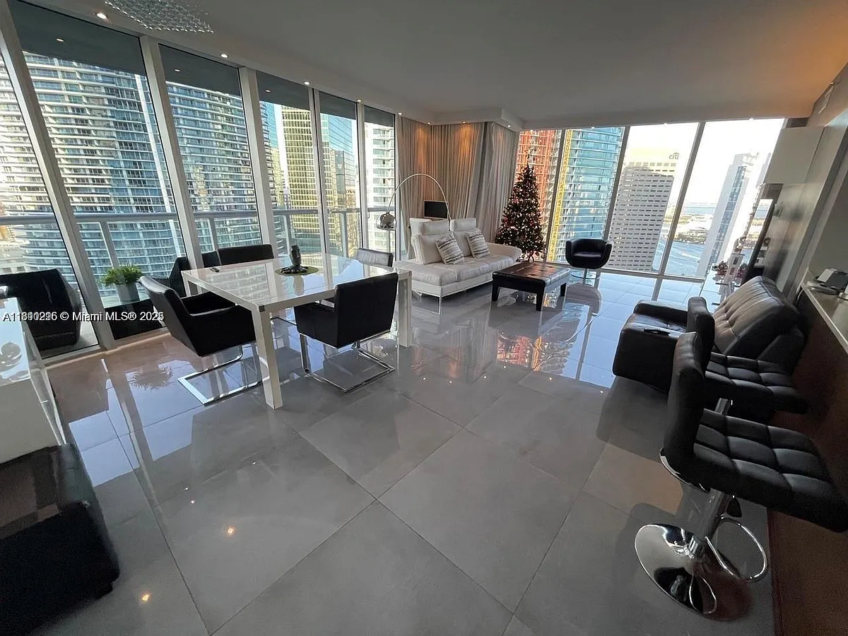 Building Photo - 475 Brickell Ave #3502