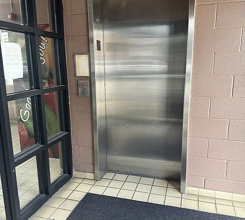 4th image of 715 Broadway Ave #3
