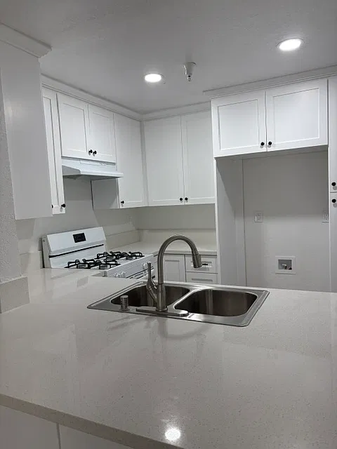242 W Santa Cruz St #103