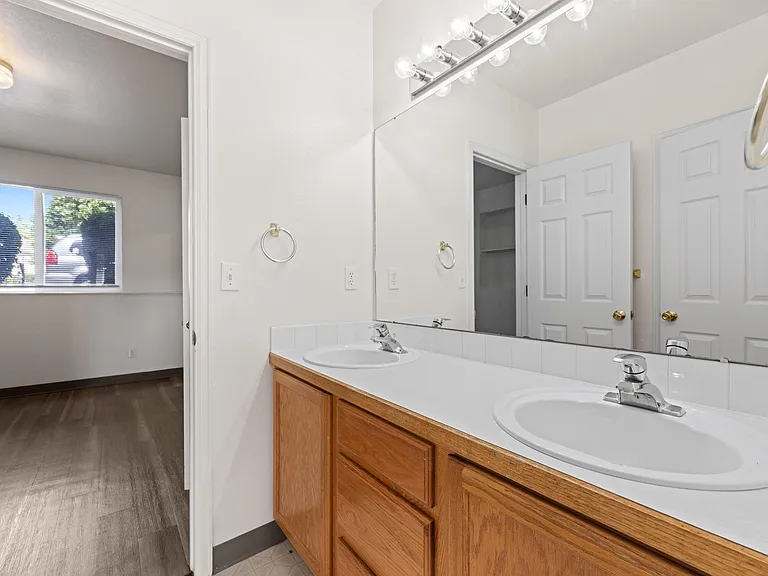 Glenmoor Townhomes — Photo 42