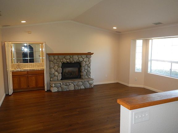 3rd image of 16809 Daza Dr