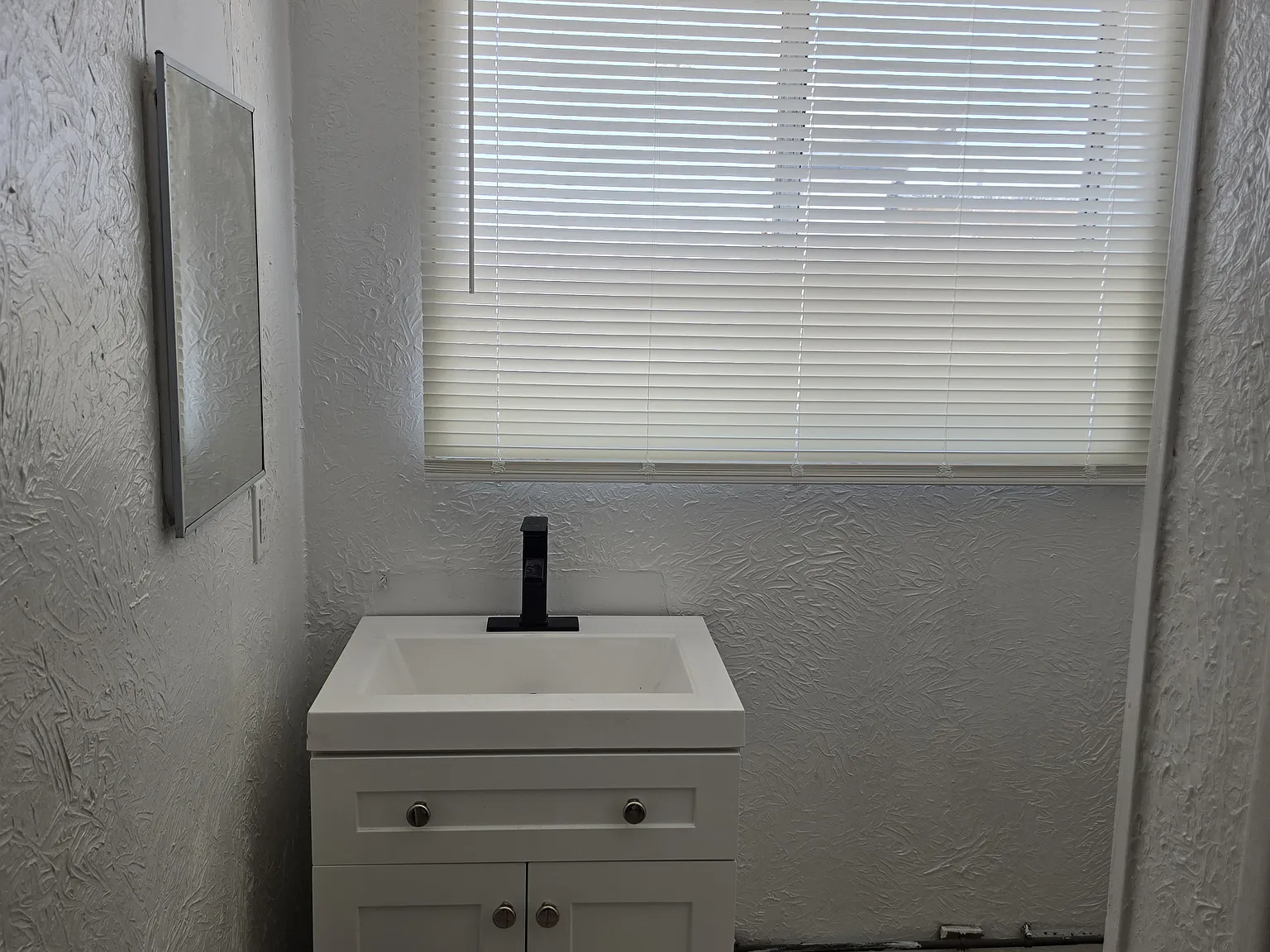 Studio, $950 — Photo 2