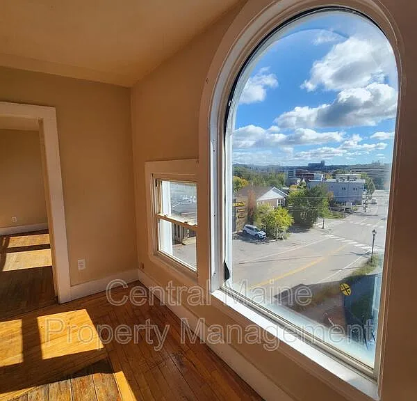 52 Hampshire St #4-2 — Photo 2