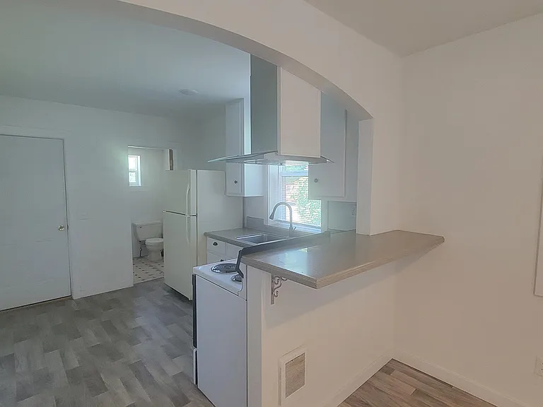 208 S Saint Charles St #10 — Photo 3