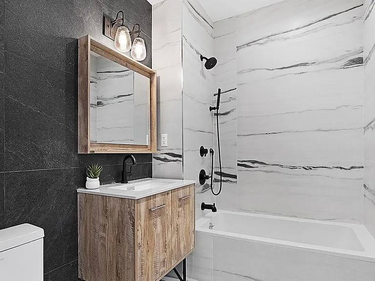 1003 Willoughby Ave #2R — Photo 6
