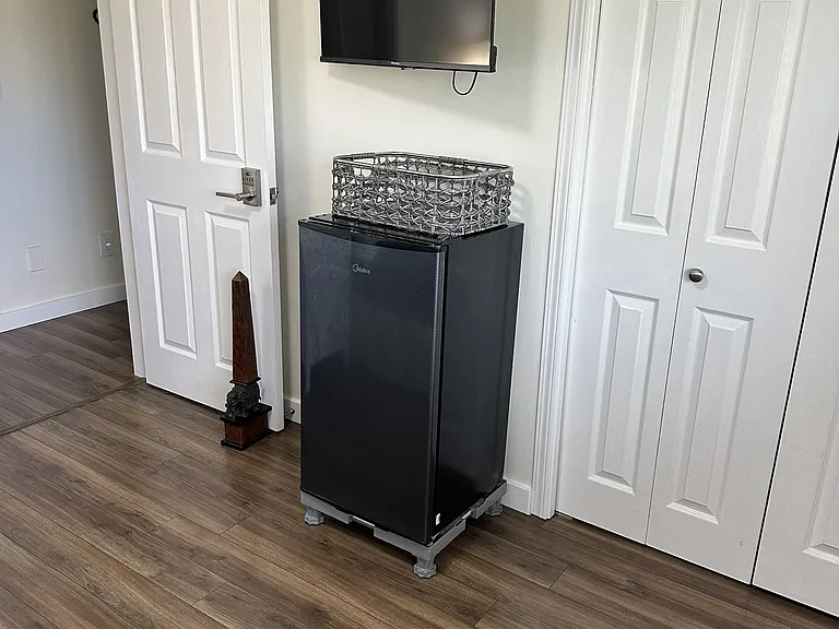 Bedroom D: $1,230 Private room with Double sized bed (Shared bathroom)
Solo occupant only