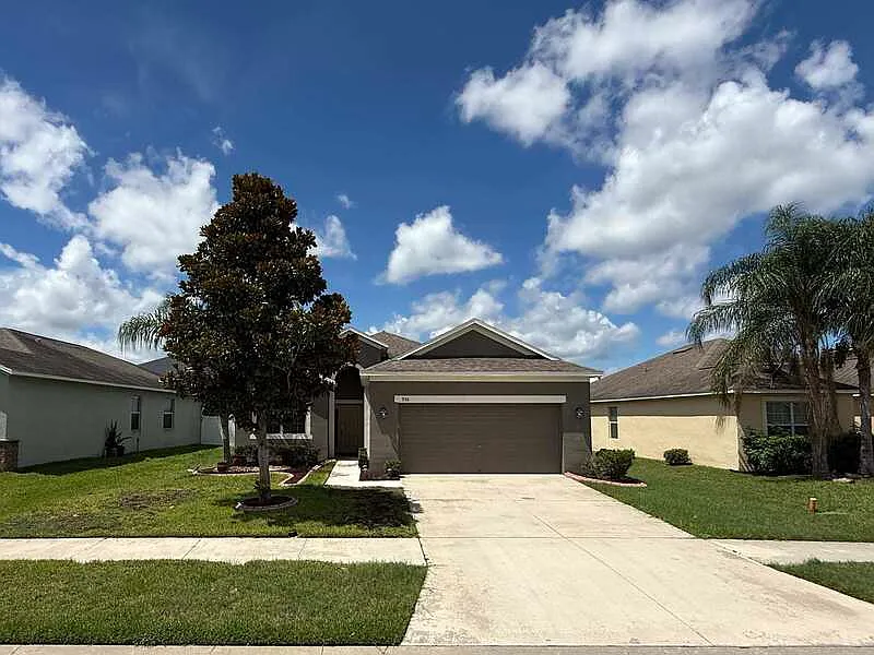 4 bed, 2.0 bath, 1594 sqft, $2,200 — Photo 3
