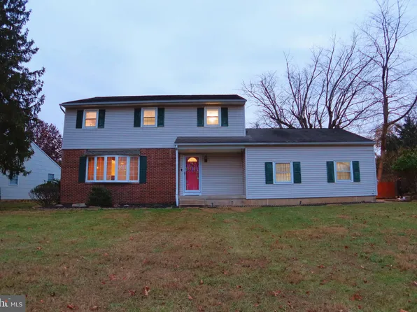 385 Green Ln, Ewing, NJ 08638