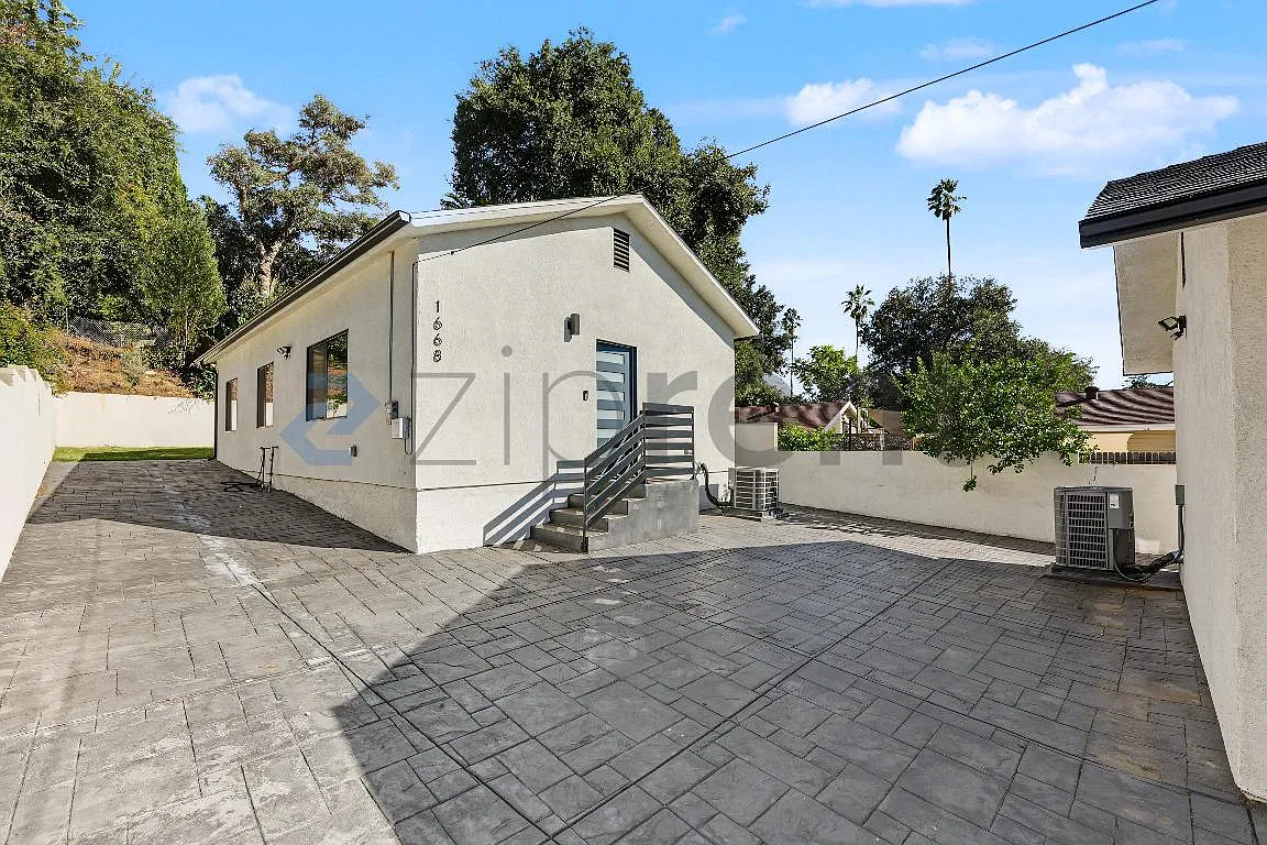 3 bed, 1000 sqft, $3,900 — Photo 3