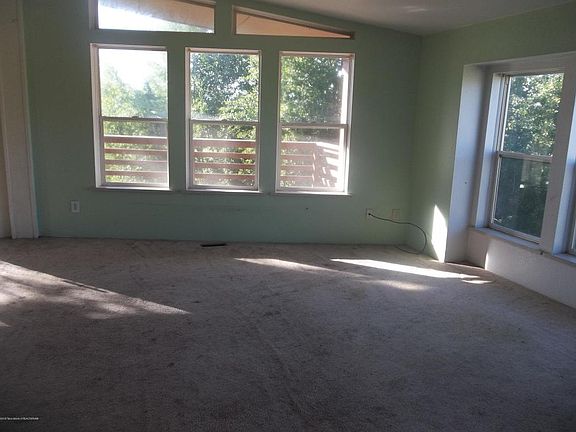 4th image of 35 Hill View Dr