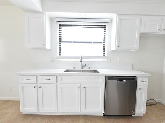 3rd image of 1747 Deerview St
