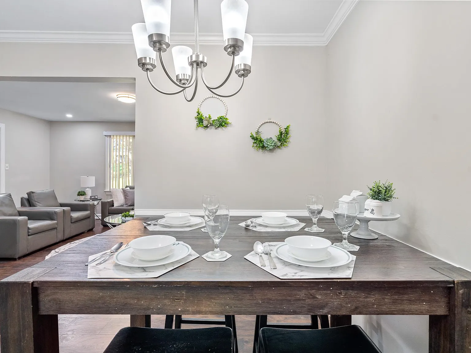 4 bed, 2.0 bath, 1445 sqft, $1,308 — Photo 4