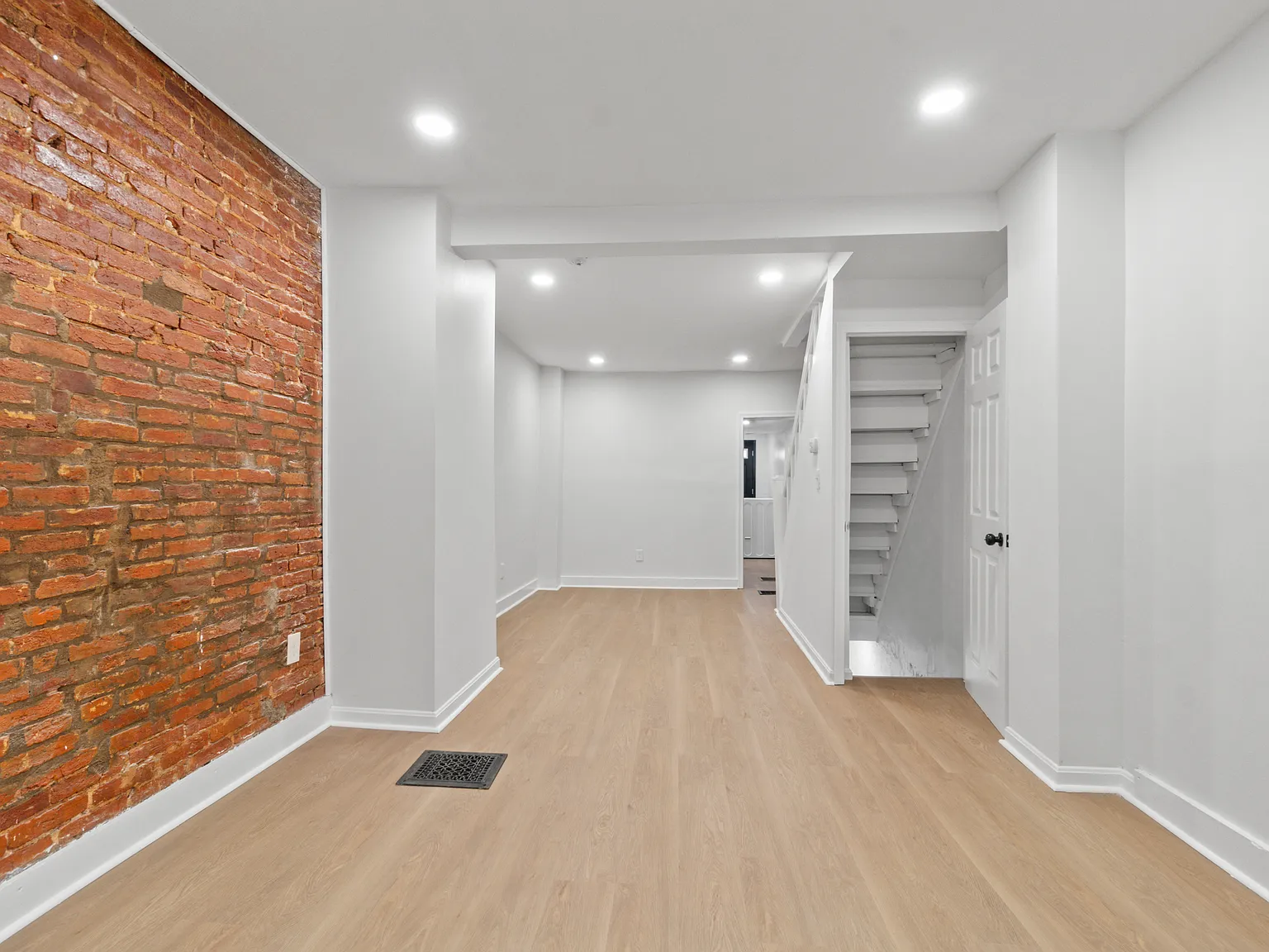 3 bed, 1000 sqft, $1,500 — Photo 3