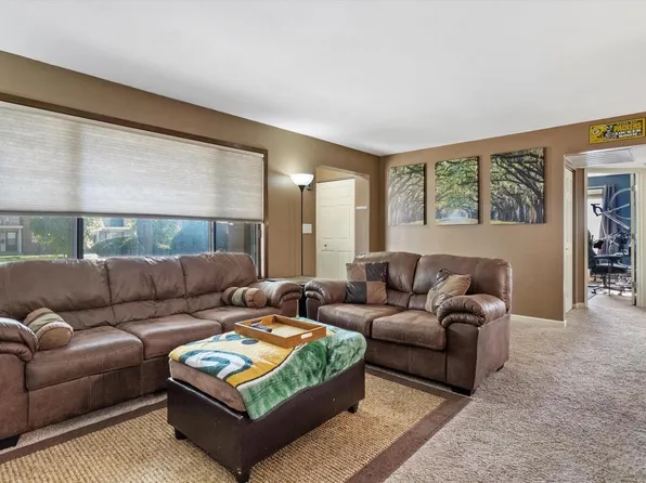 1603 South Carriage LANE, New Berlin, WI 53151