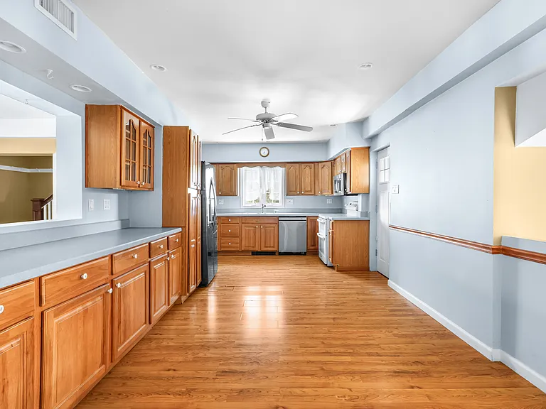 1024 Washington St — Photo 9