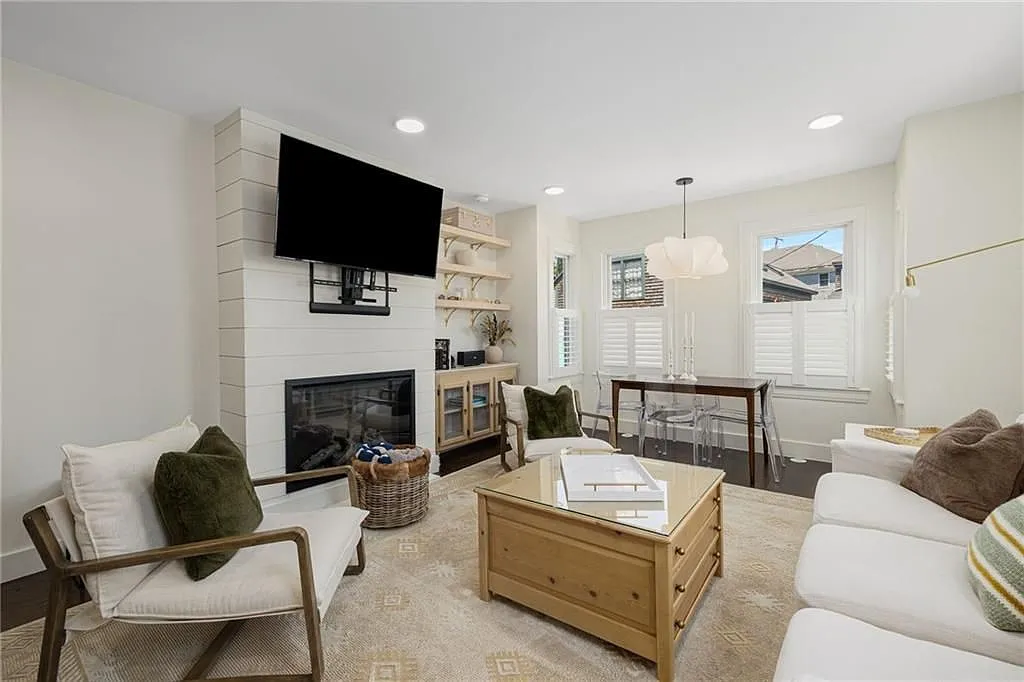 2 bed, 2.0 bath, 1049 sqft, $3,400 — Photo 4