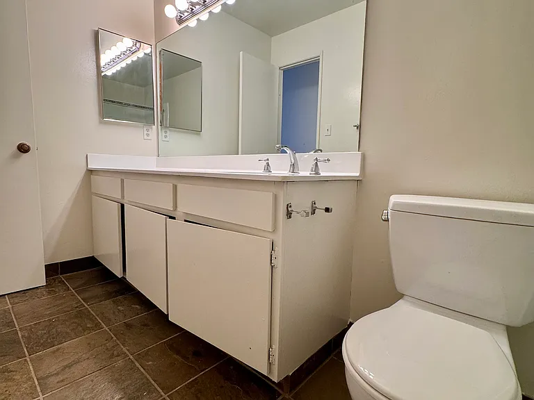 4901 Whitsett Ave #203 — Photo 30
