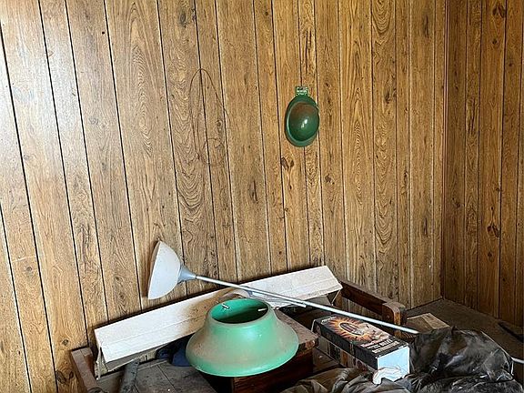 4th image of 205 S Matthews Pl