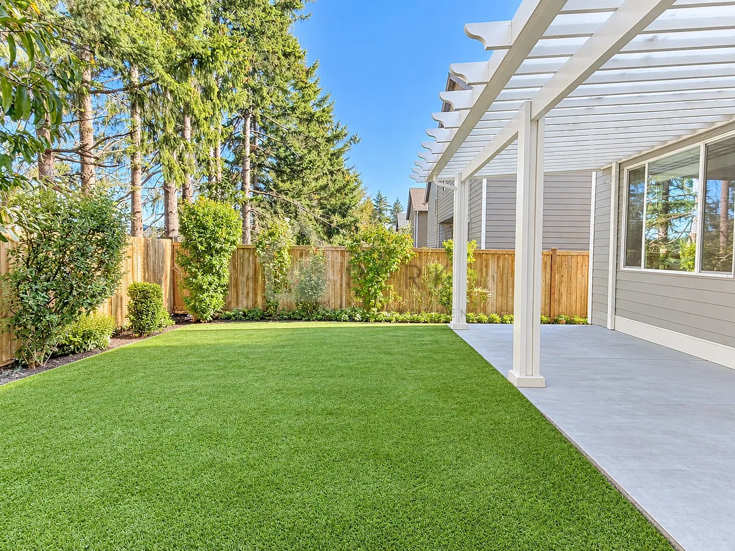 Renton 4-Bedroom Home with Guest Room, EV Charging & Fenced Yard — Photo 4