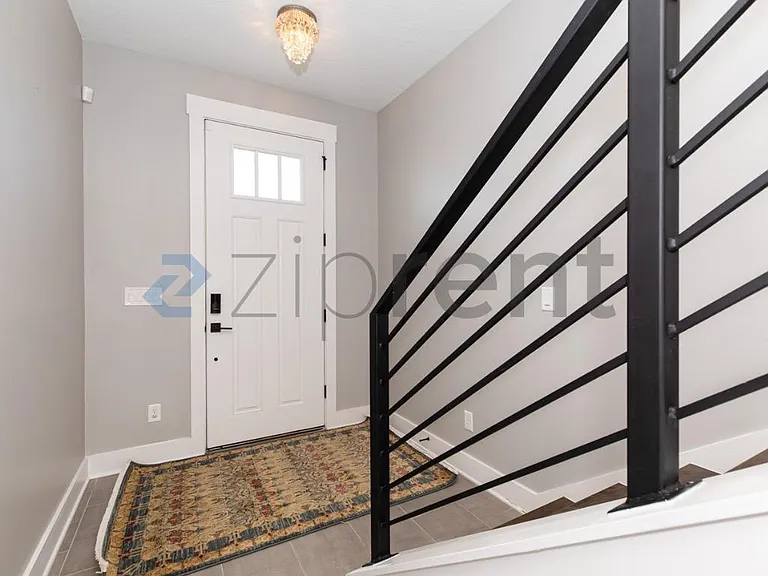 1625 Bridgeton Dr — Photo 3