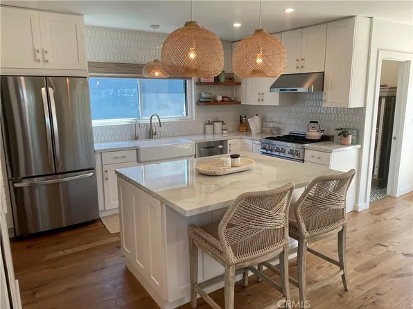 1002 3rd St, Hermosa Beach, CA 90254