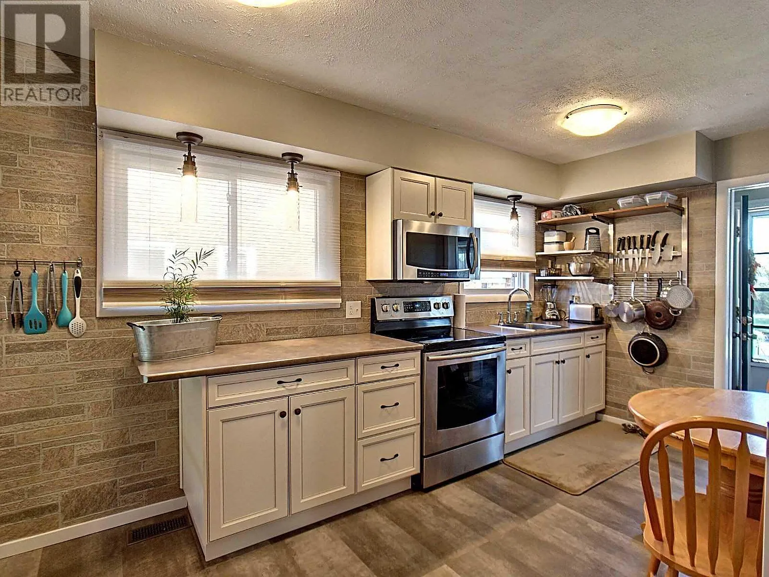 3 bed, $2,200 — Photo 4