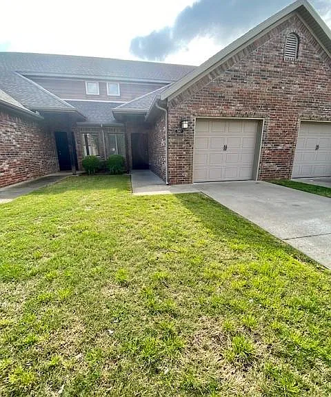3235 W Montrail Pl — Photo 2