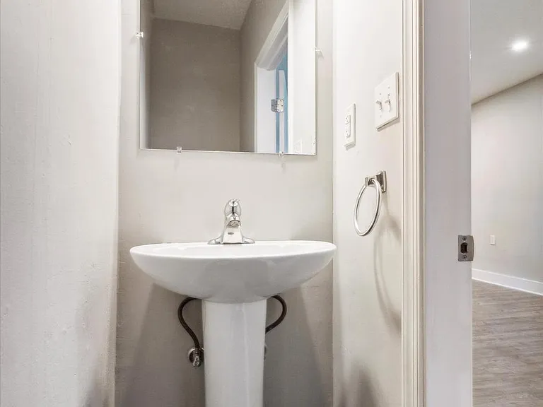 3304 W Allegheny Ave — Photo 8