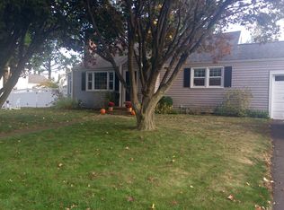 69 Bentwood Rd, West Hartford, CT 06107