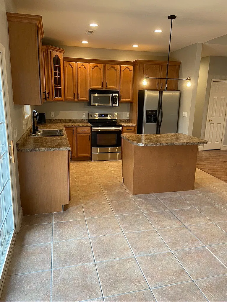 1048 West Lane - 1 — Photo 3